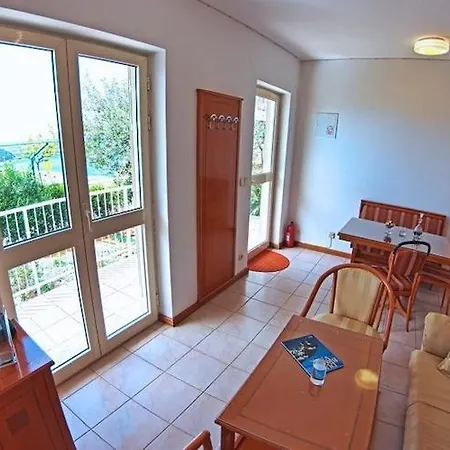 Διαμέρισμα Sipa - Garden One Bedroom With Balcony And Partial Sea View C
