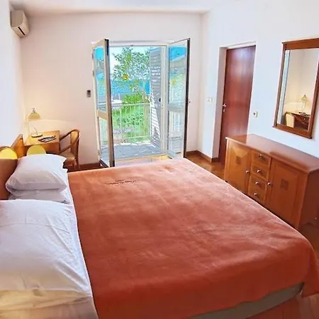 Sipa - Garden One Bedroom With Balcony And Partial Sea View C *