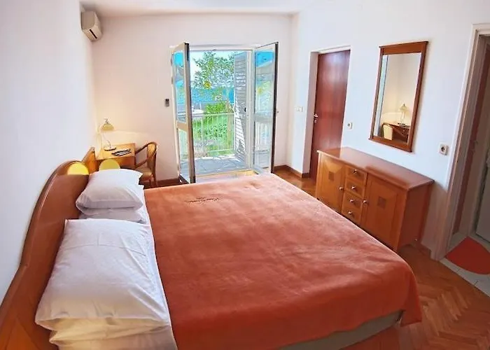 Sipa - Garden One Bedroom With Balcony And Partial Sea View C *
